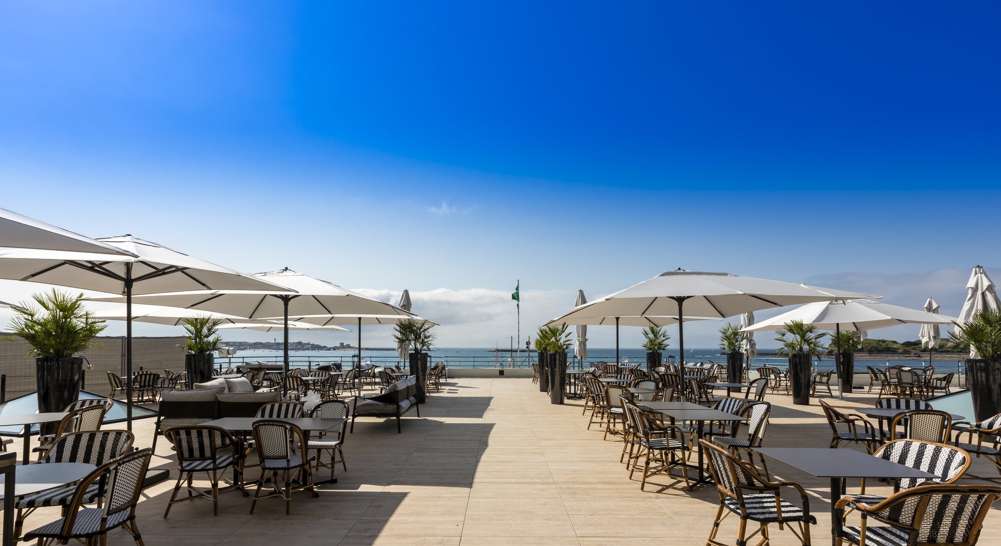 Terrasse face à l'océan de l'hôtel Thalazur Saint-Jean-de-Luz